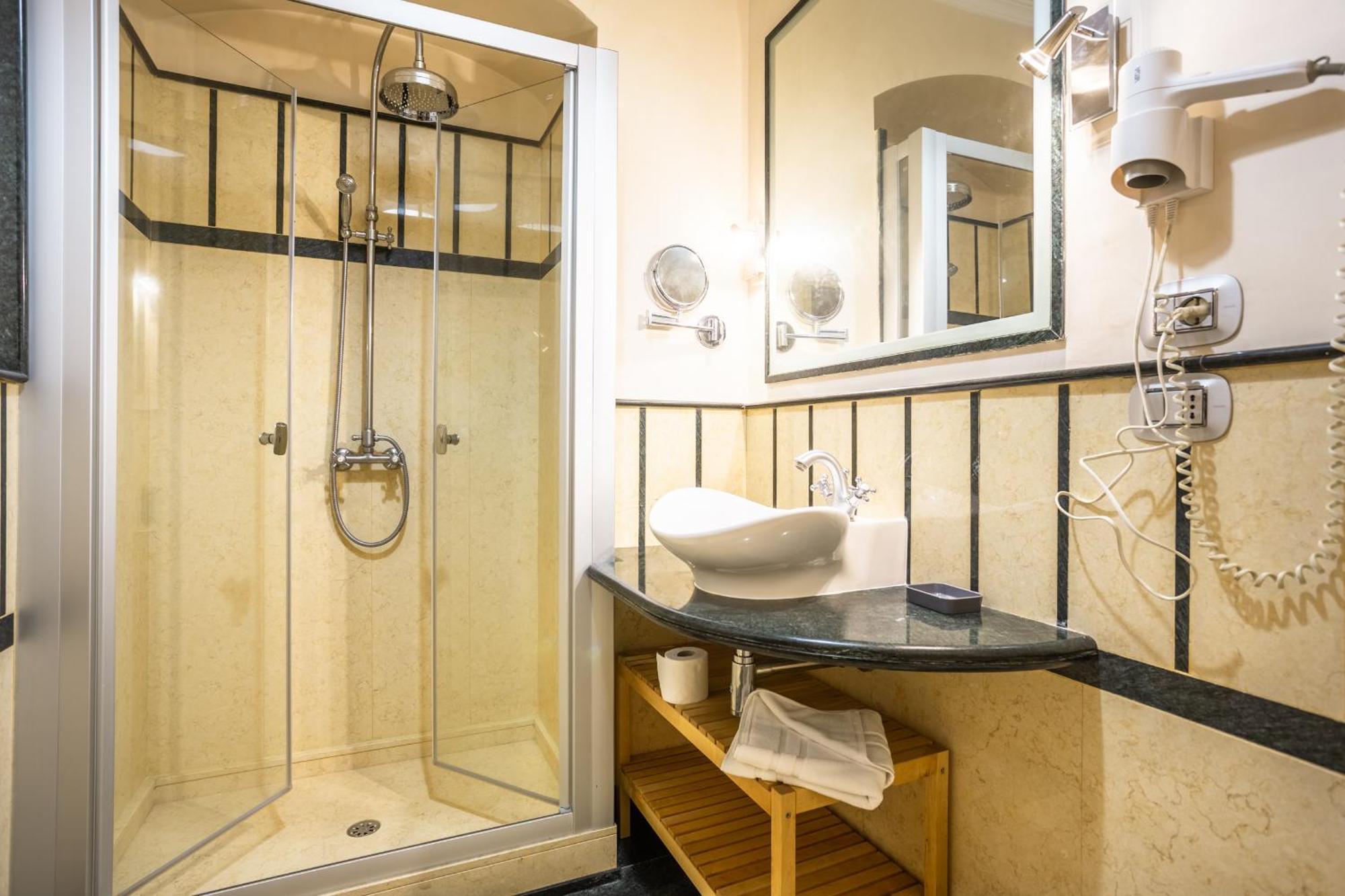 Luxury Inn Opera Roma Eksteriør bilde